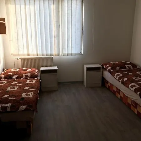 Interdoos - Brno Hostel
